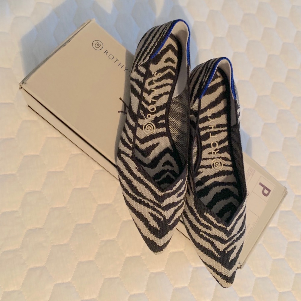 Black Zebra Rothy’s point Sz. 8.5